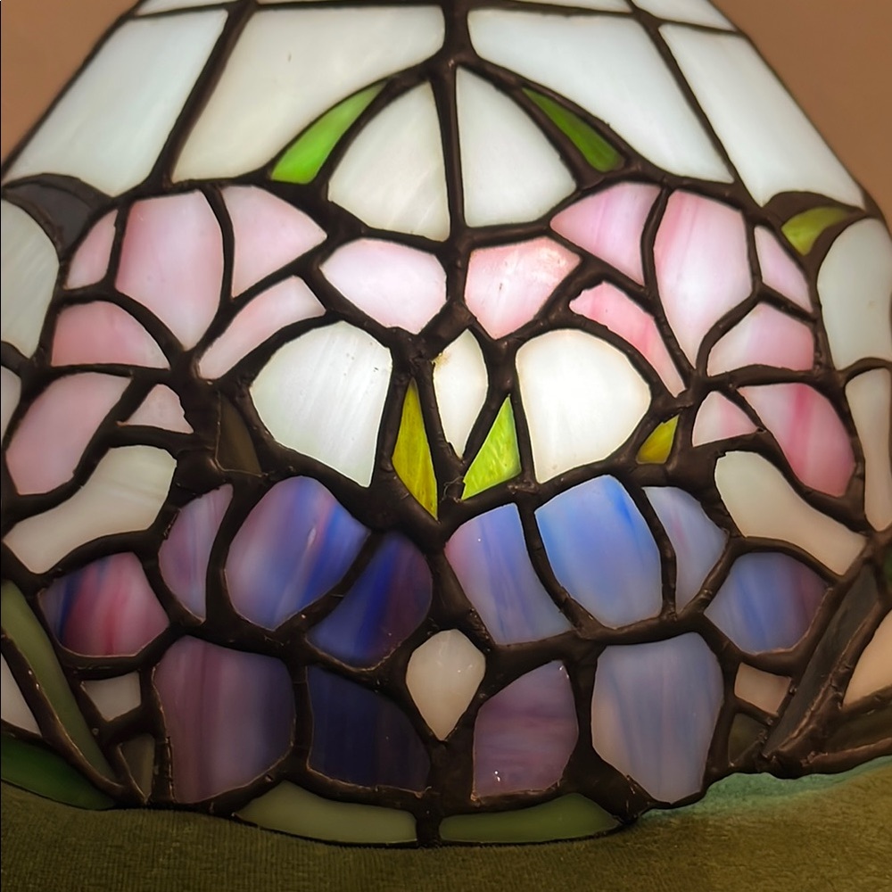 Vintage Dale Tiffany Lamp Shade - Picture 9 of 16
